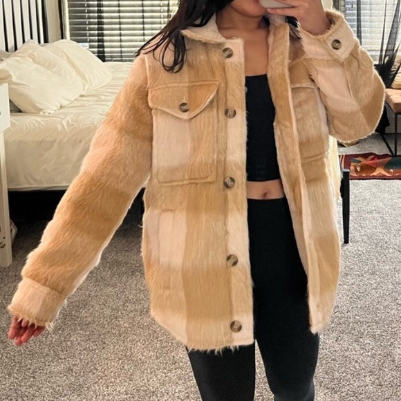 American Eagle plaid tan cream oversized sherpa lined button down sweater jacket - Picture 5 of 9